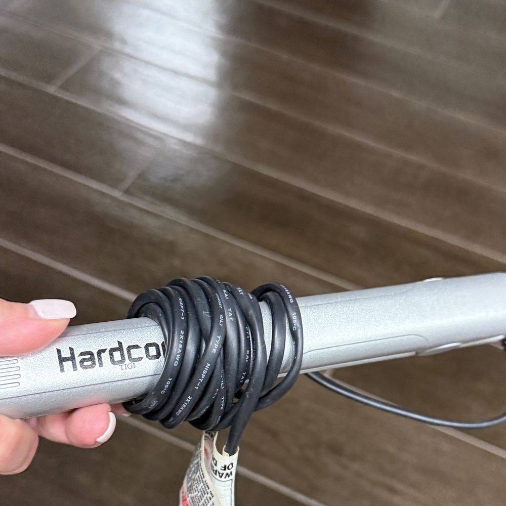 TIGI Hardcore Silver Hair Tool